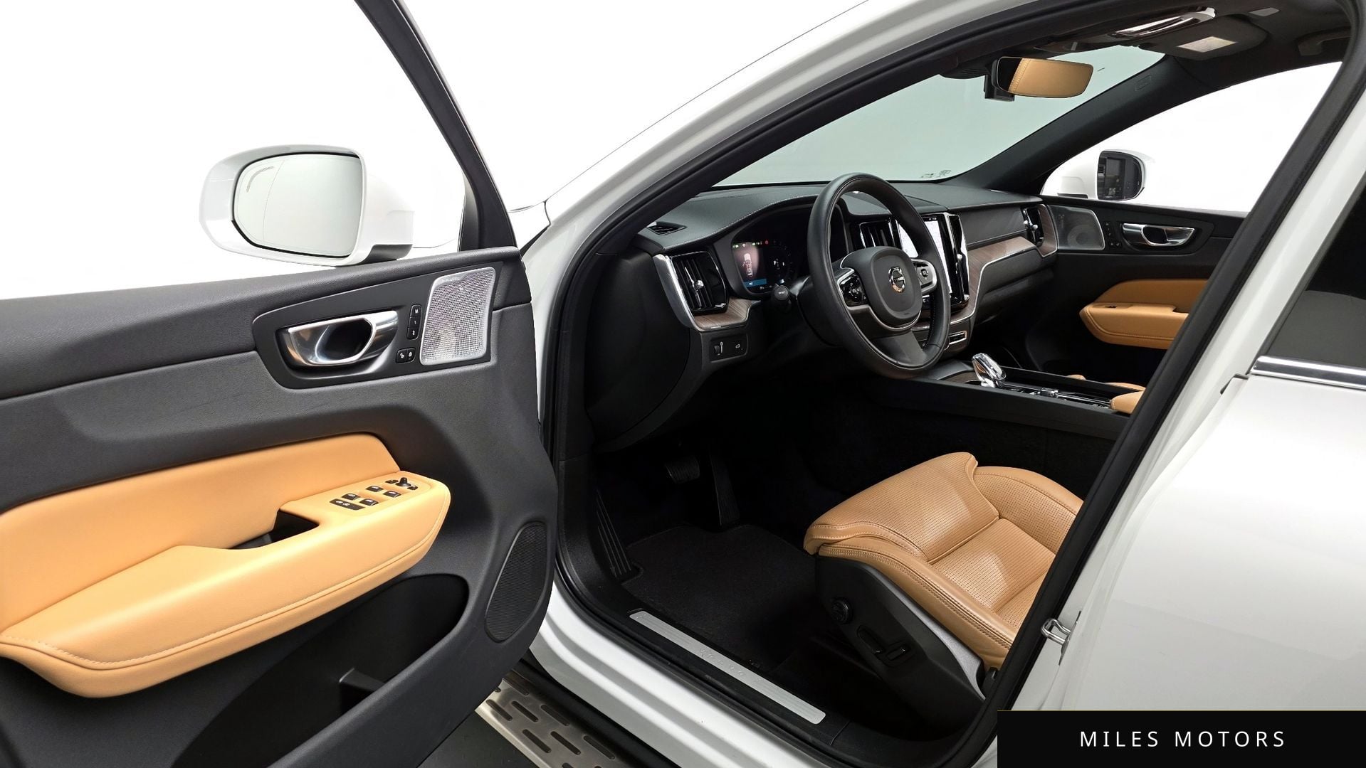Volvo XC60 2022 — миниатюра 10