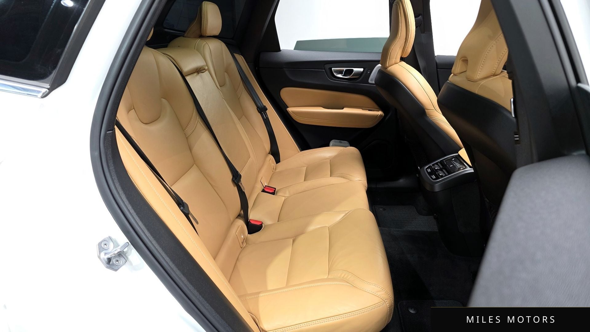 Volvo XC60 2022 — миниатюра 12