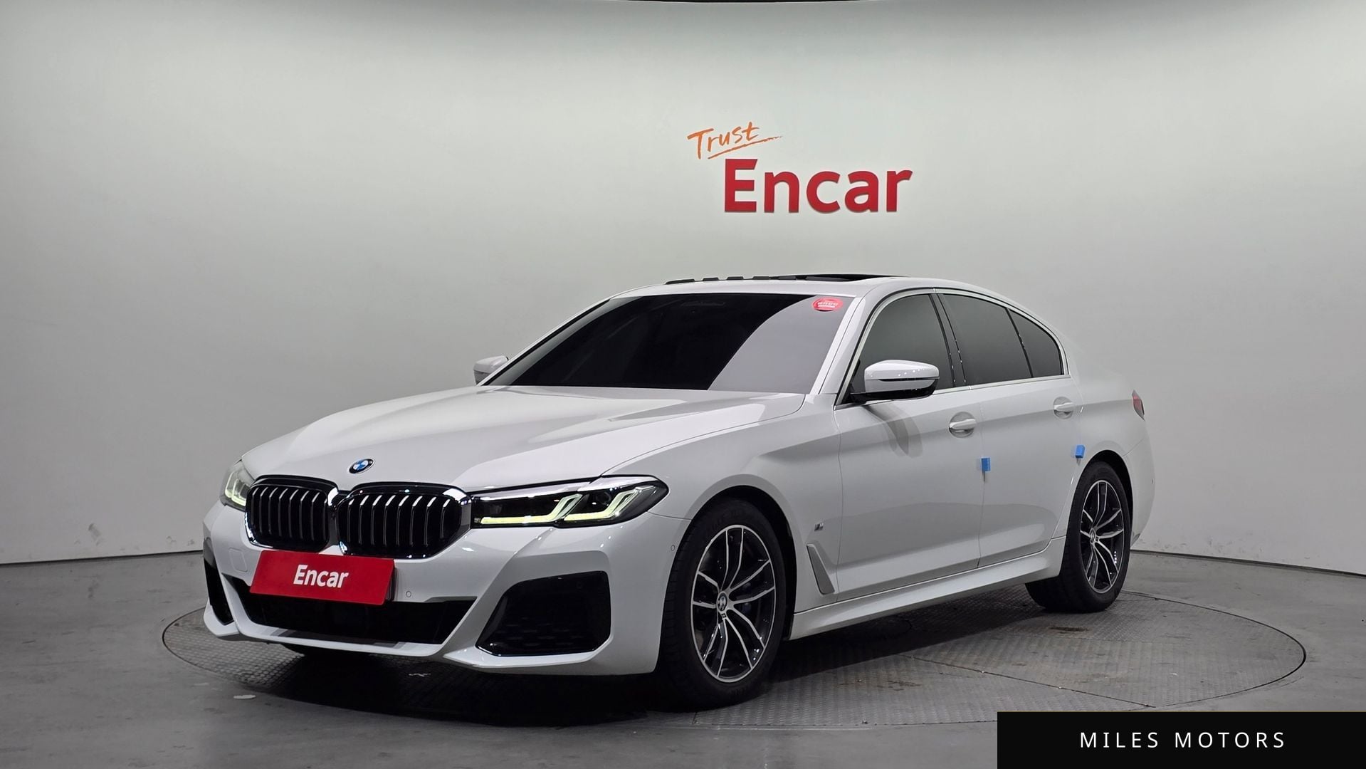 BMW 5 Series (G30) 2023 — фото 1 из 12