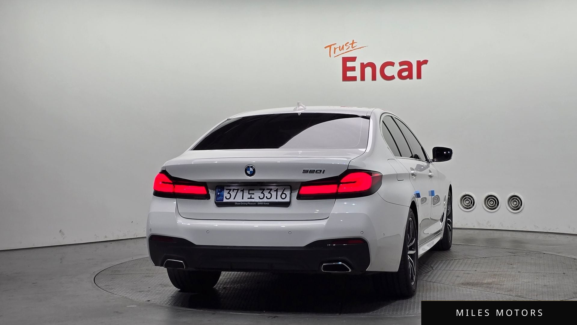 BMW 5 Series (G30) 2023 — миниатюра 4