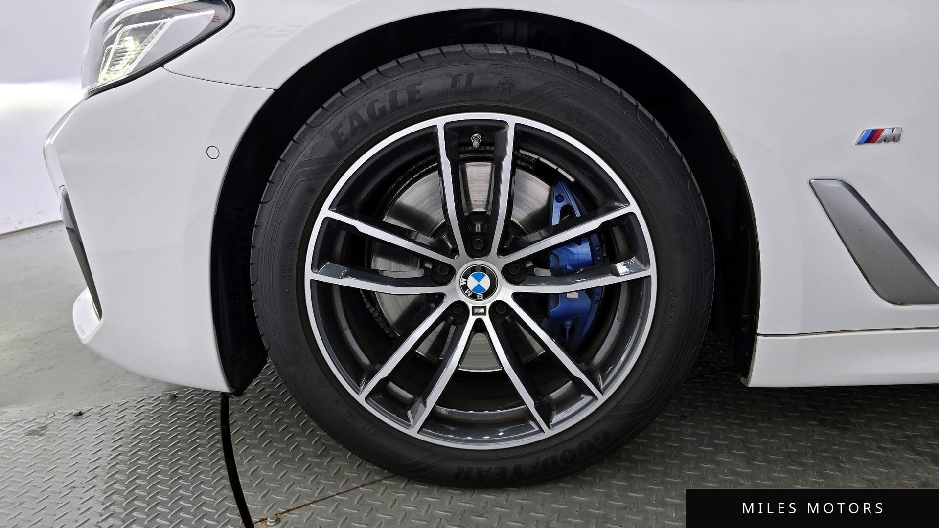 BMW 5 Series (G30) 2023 — миниатюра 5