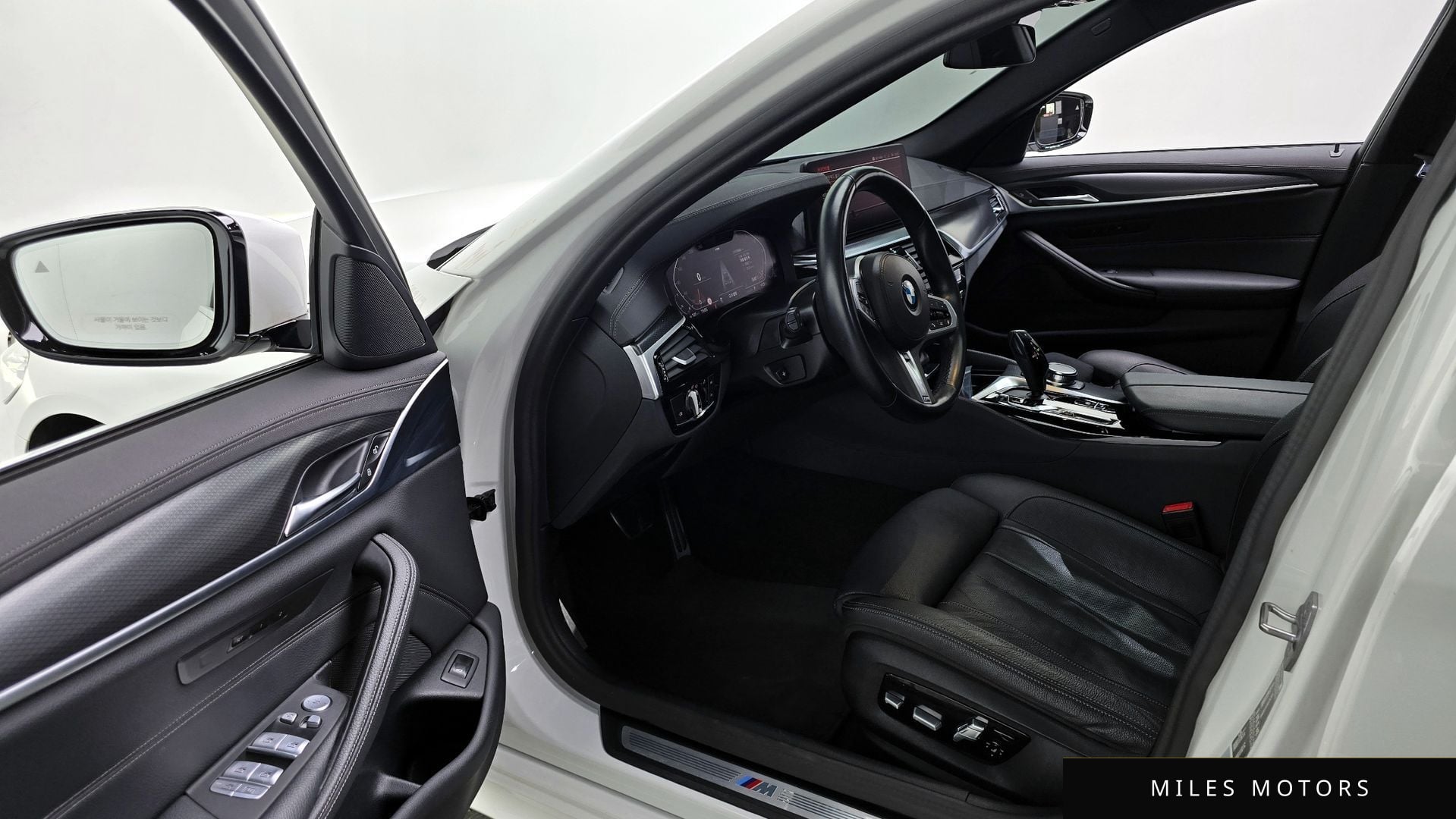 BMW 5 Series (G30) 2023 — миниатюра 10