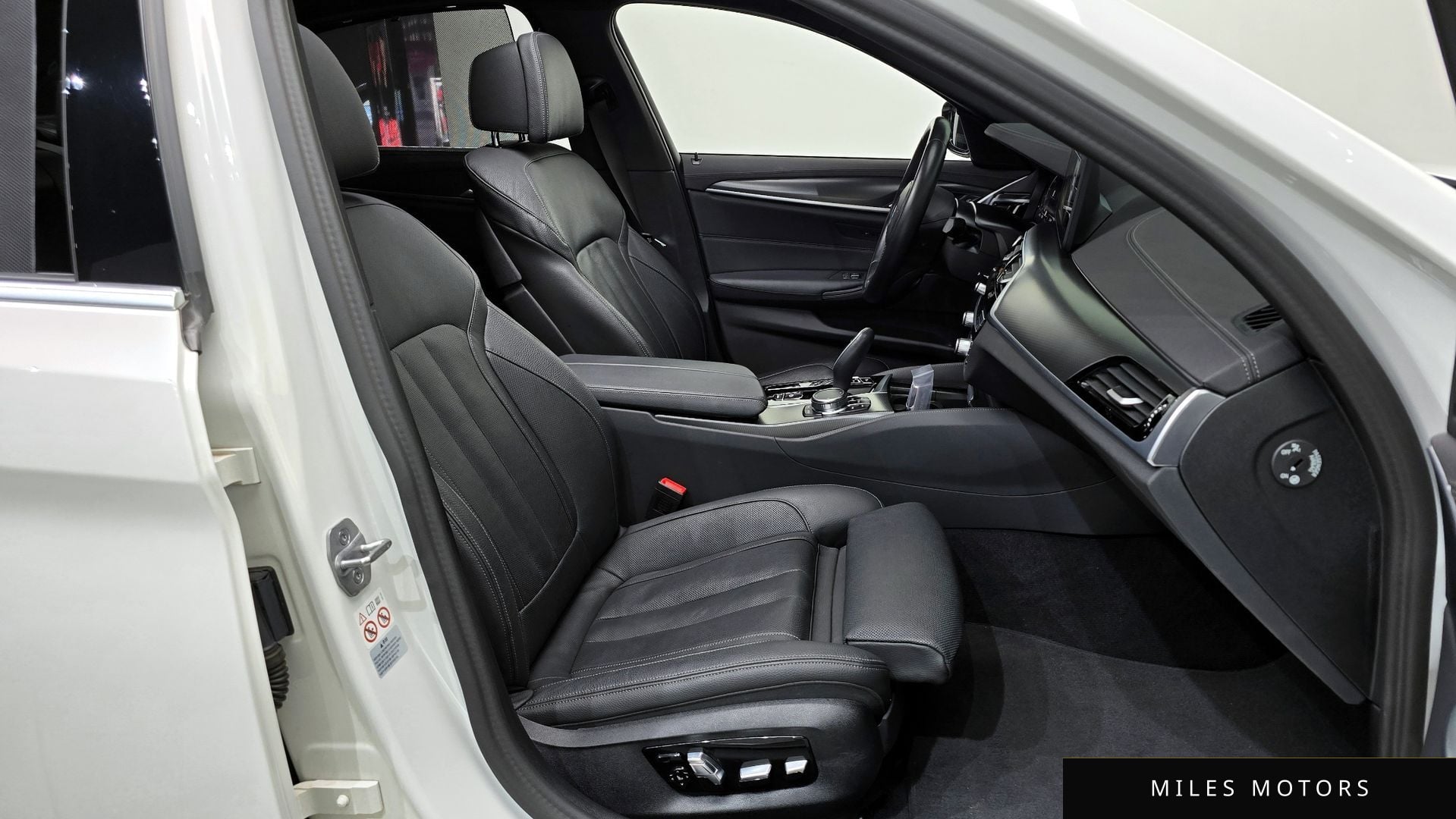 BMW 5 Series (G30) 2023 — миниатюра 12