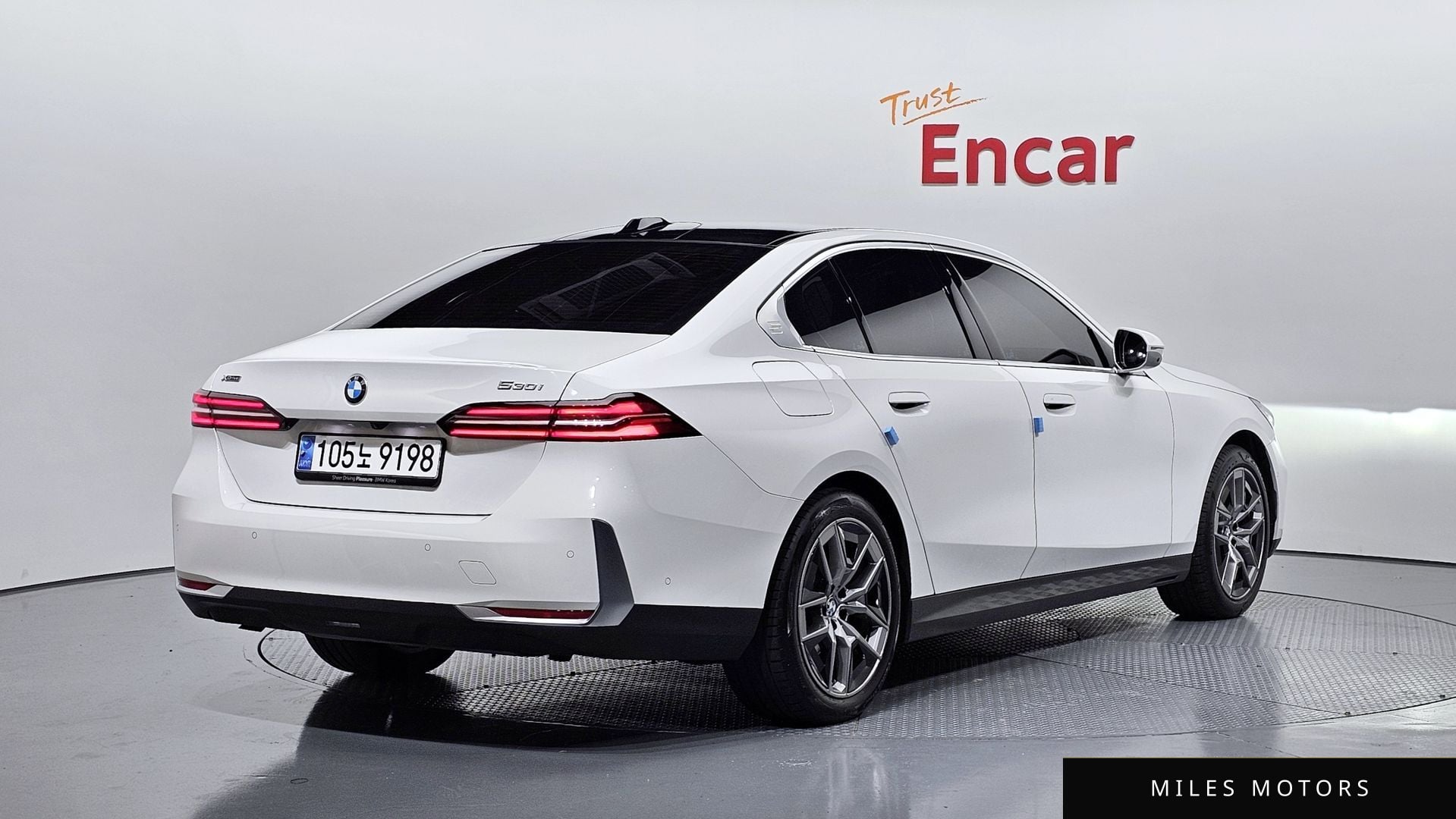 BMW 5 Series (G60) 2024 — миниатюра 2