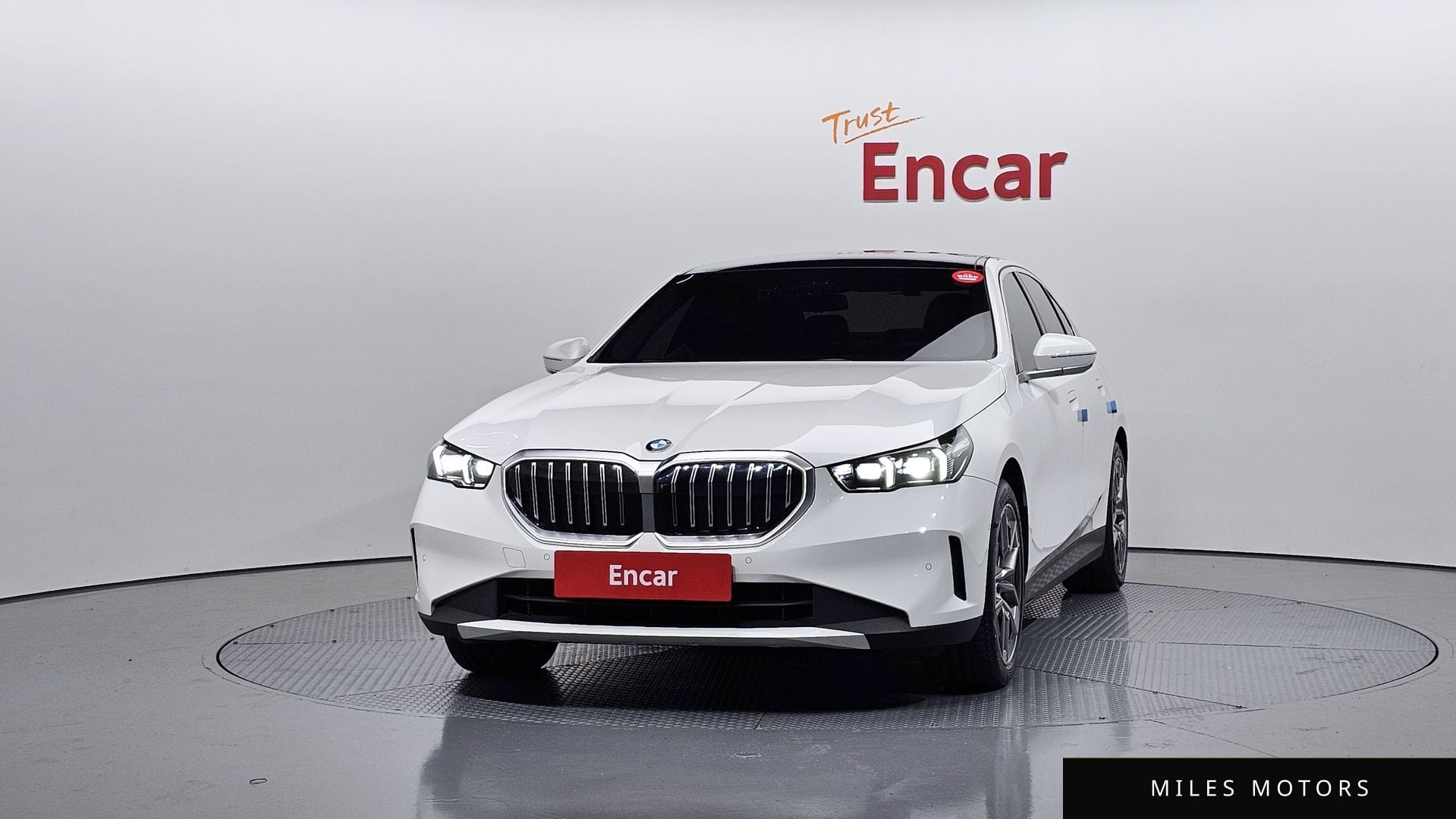 BMW 5 Series (G60) 2024 — миниатюра 3