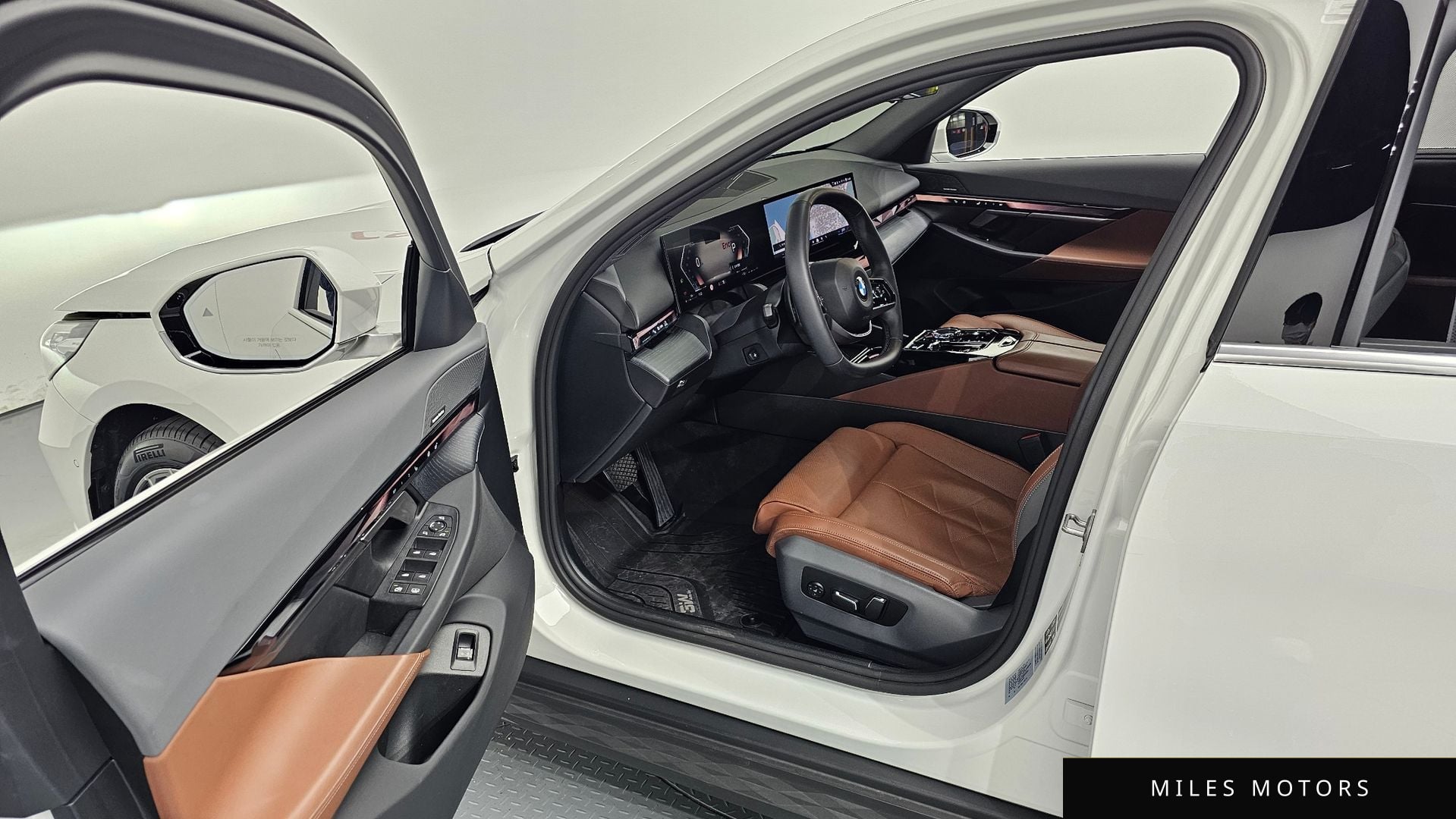 BMW 5 Series (G60) 2024 — миниатюра 11