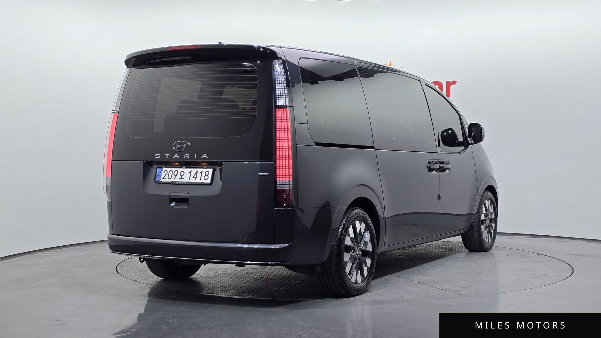 Hyundai Staria 2023 — миниатюра 2