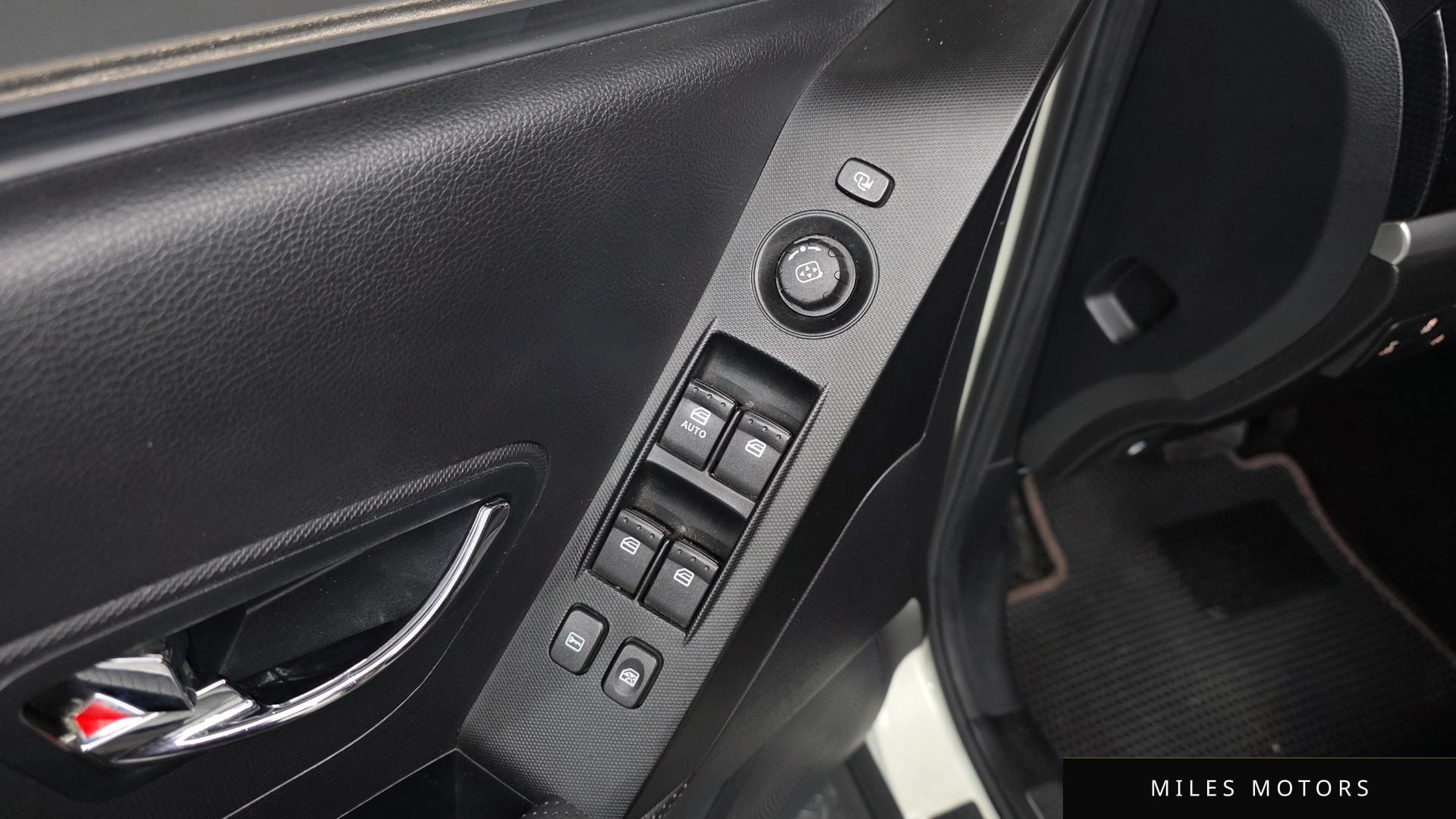 KG Mobility KORANDO 2013 — миниатюра 12