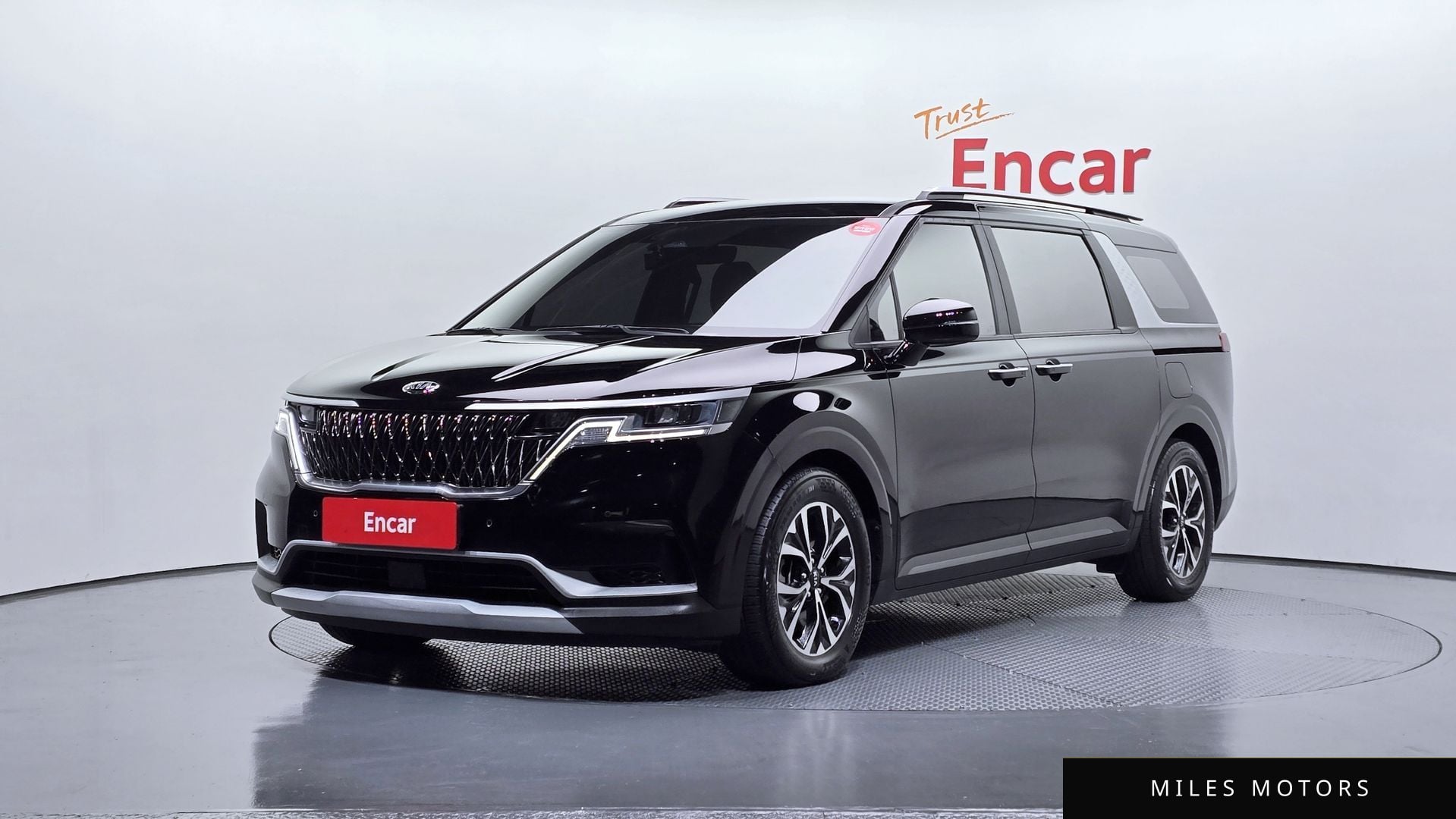 Kia Carnival 2021 — фото 1 из 12