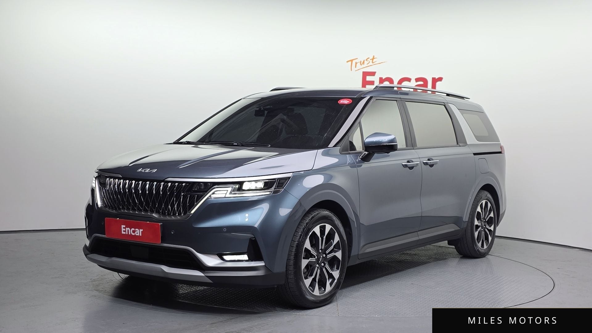 Kia Carnival 2023 — фото 1 из 12