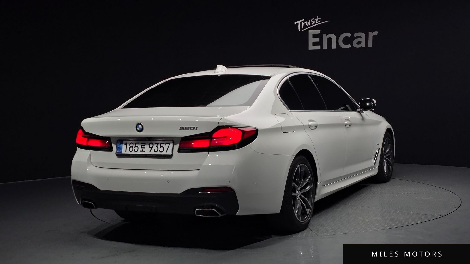 BMW 5 Series (G30) 2021 — миниатюра 2