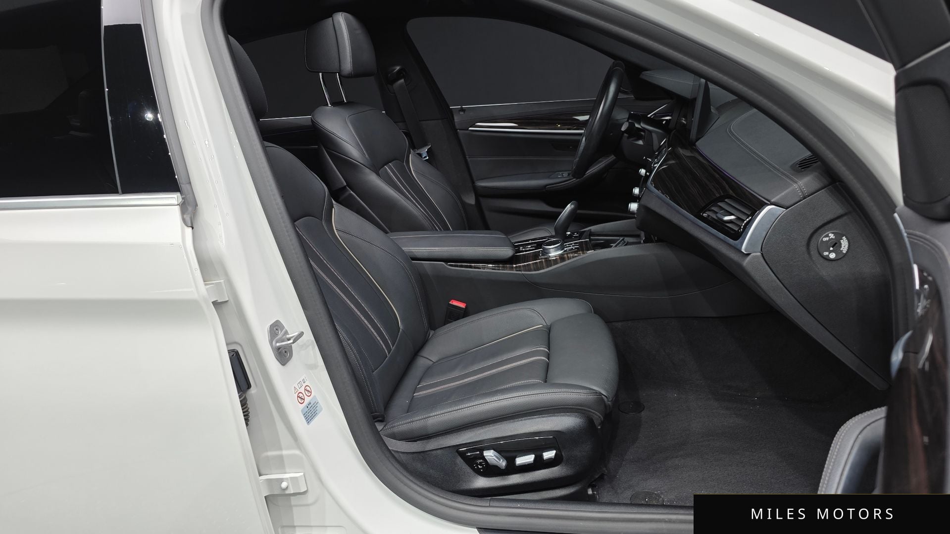 BMW 5 Series (G30) 2021 — миниатюра 11