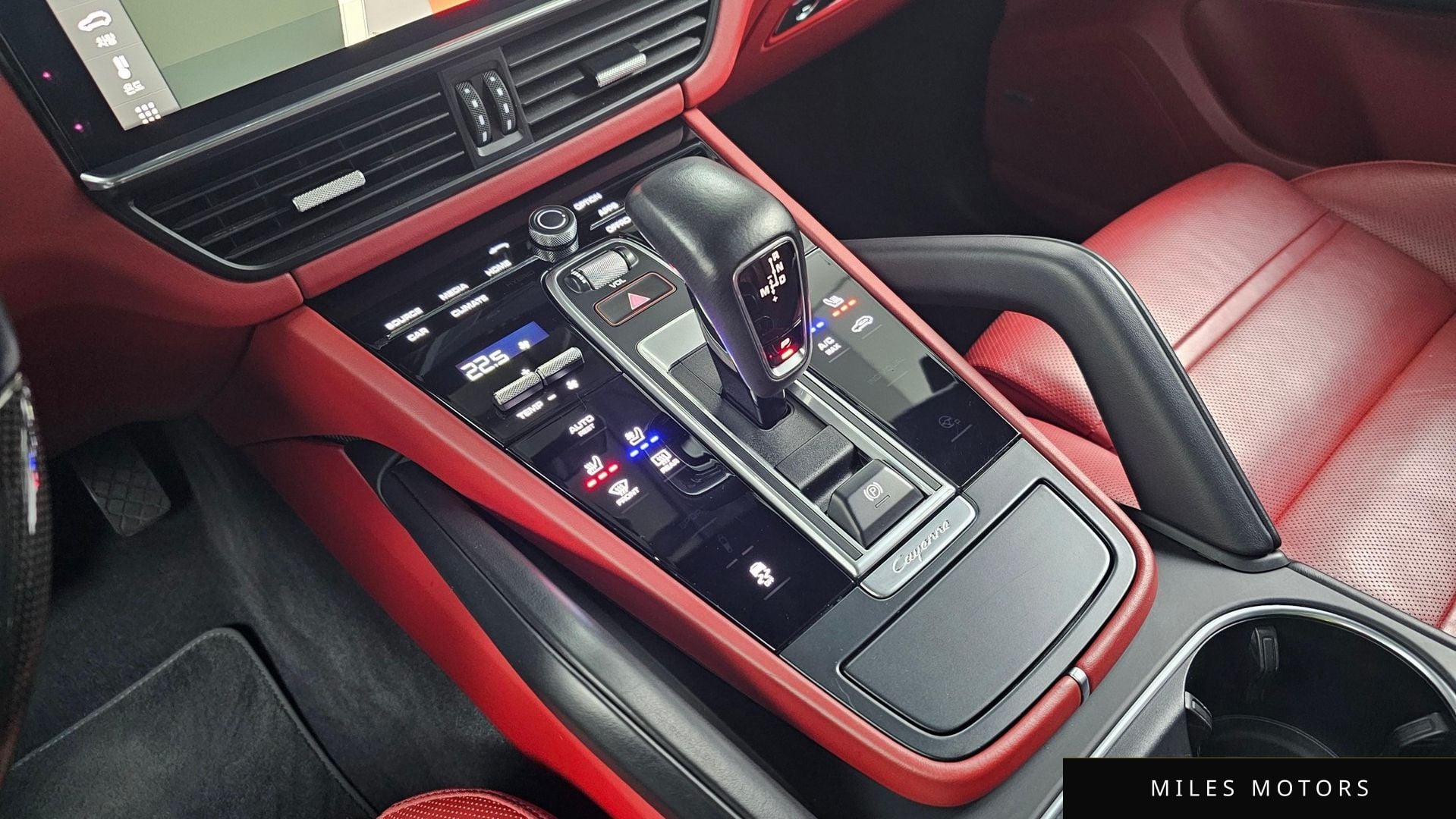 Porsche Cayenne 2021 — миниатюра 9