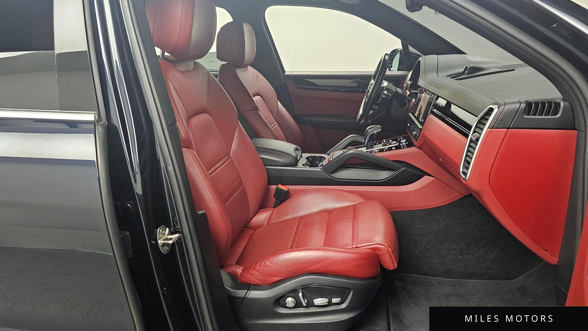 Porsche Cayenne 2021 — миниатюра 10