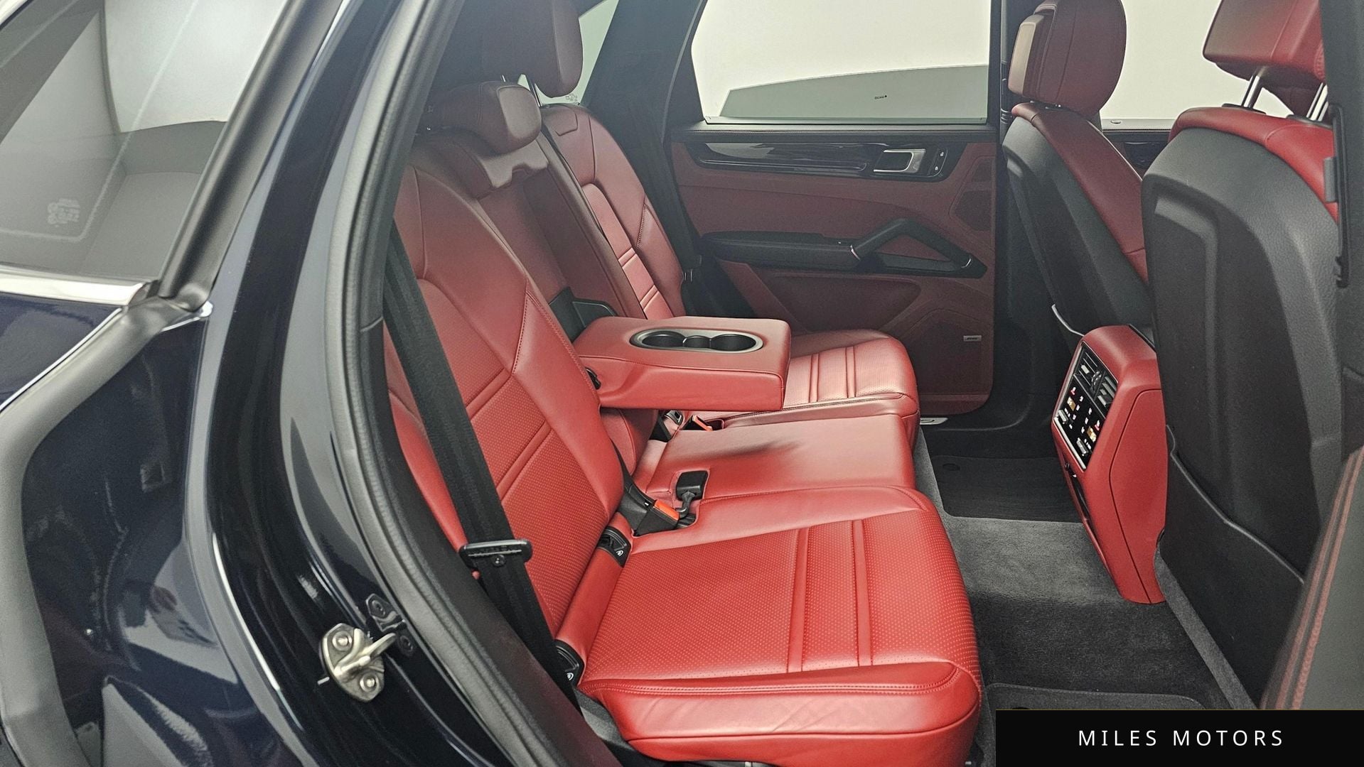 Porsche Cayenne 2021 — миниатюра 12