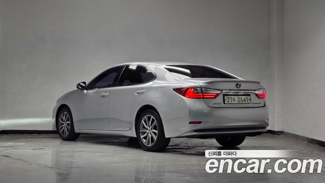 Лексус ES300h 2018 — миниатюра 2