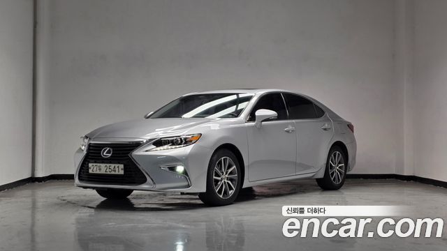 Лексус ES300h 2018 — миниатюра 25