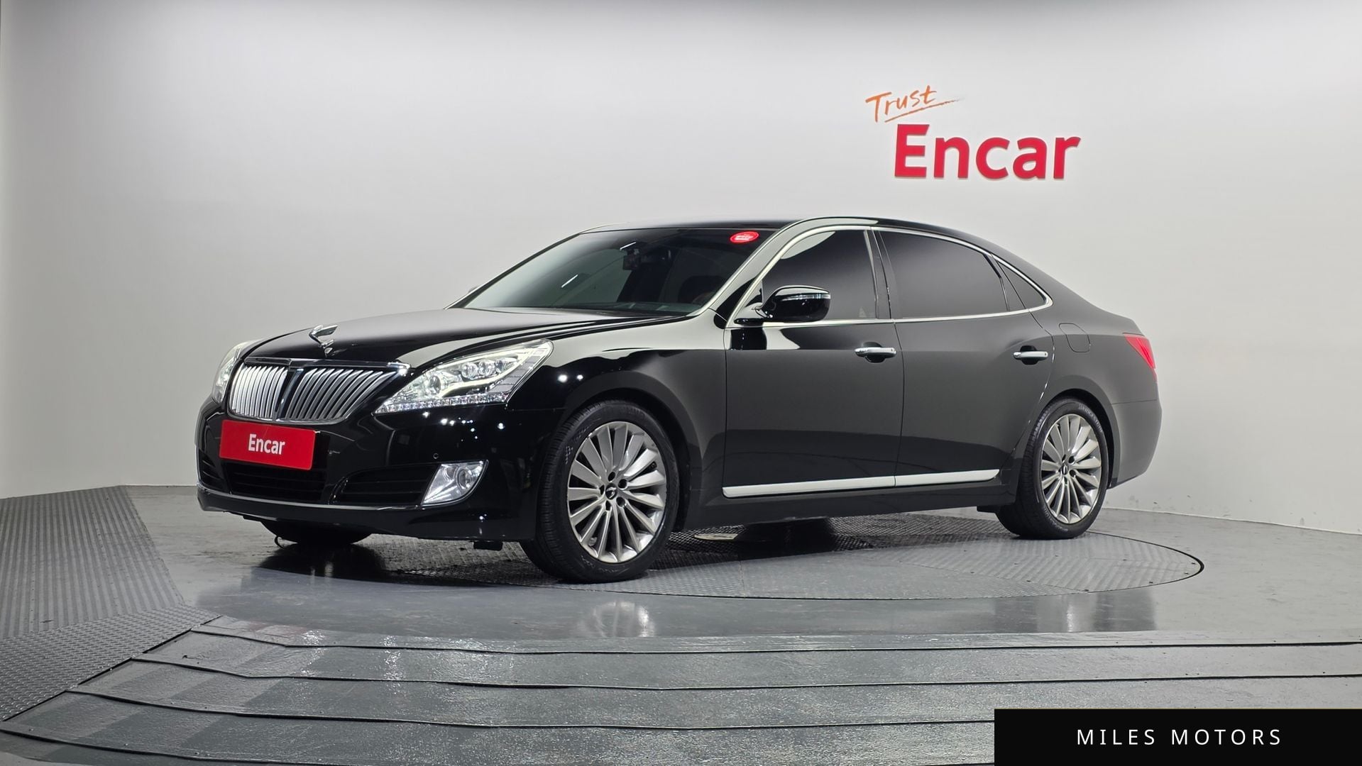 Hyundai Equus 2015 — фото 1 из 12