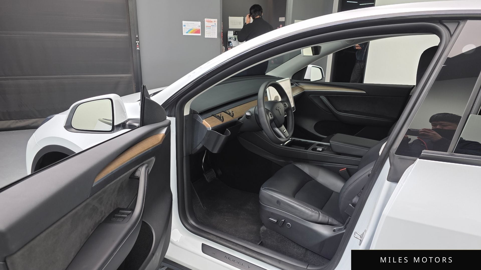 Tesla 모델 Y 2024 — миниатюра 10