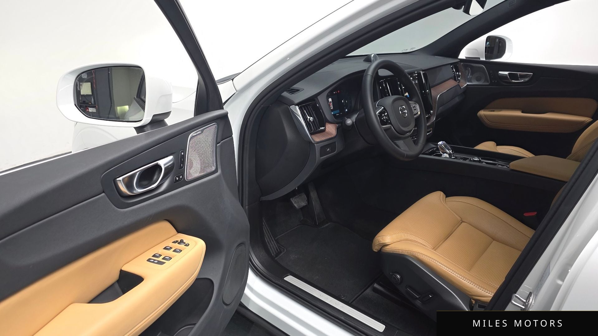 Volvo XC60 2025 — миниатюра 11
