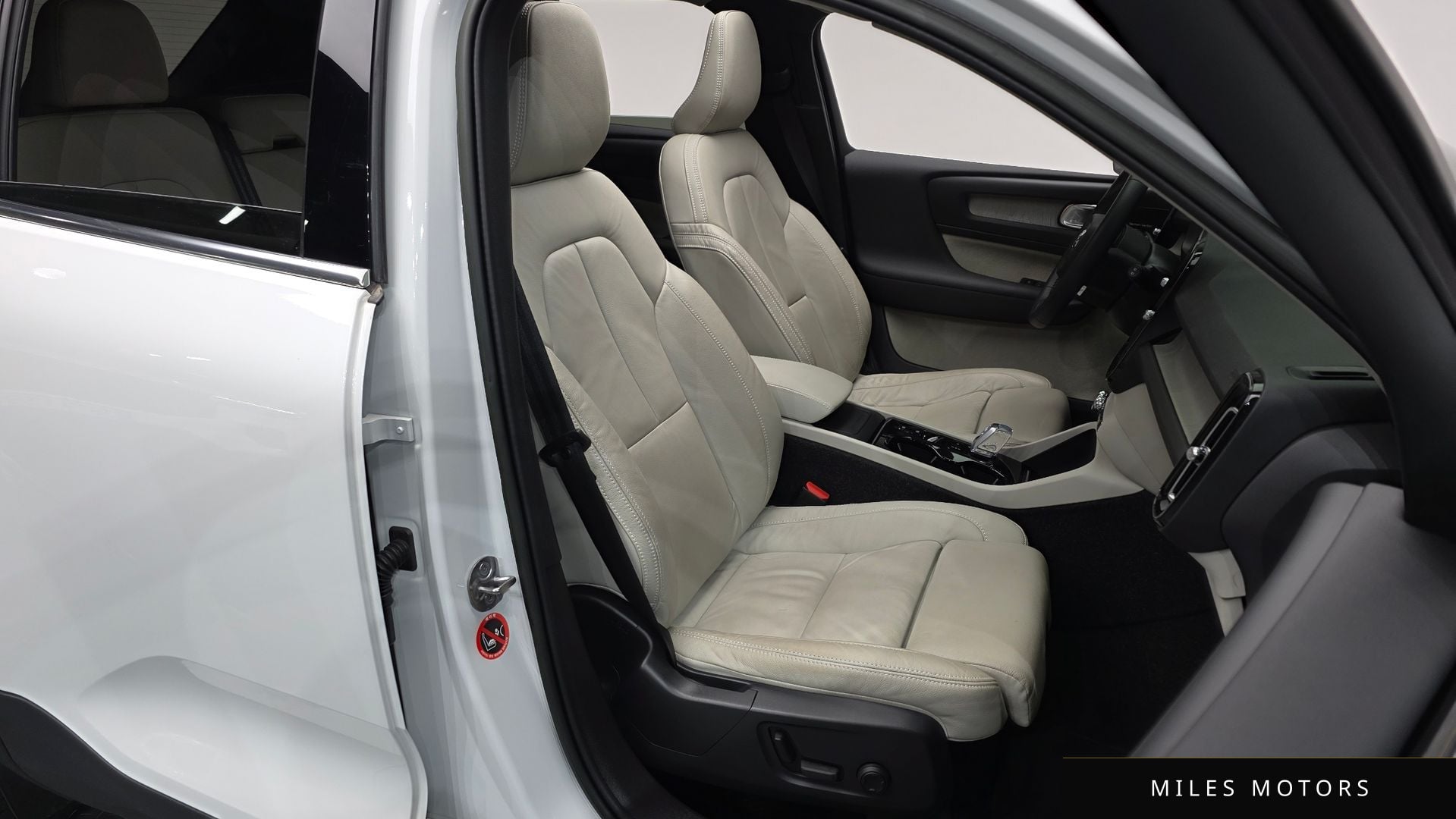 Volvo XC40 2023 — миниатюра 10
