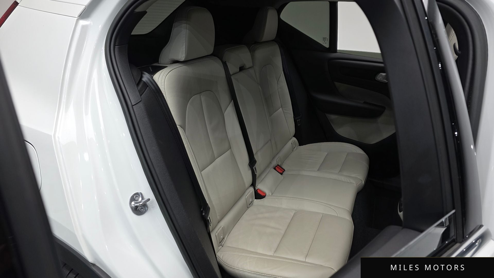 Volvo XC40 2023 — миниатюра 11