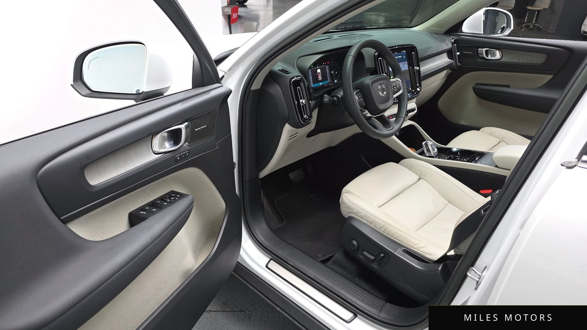Volvo XC40 2023 — миниатюра 12