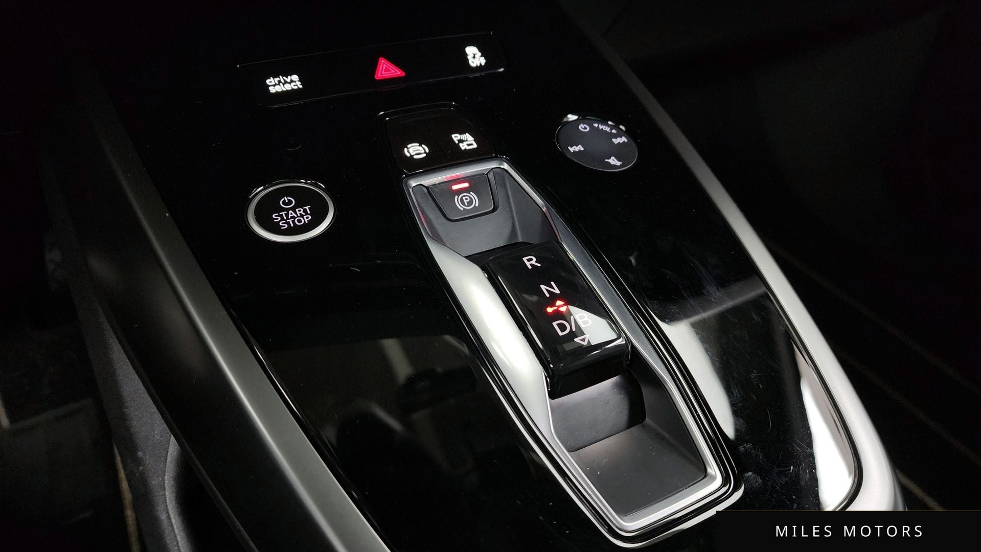 Audi Q4 e-트론 (F4) 2023 — миниатюра 9