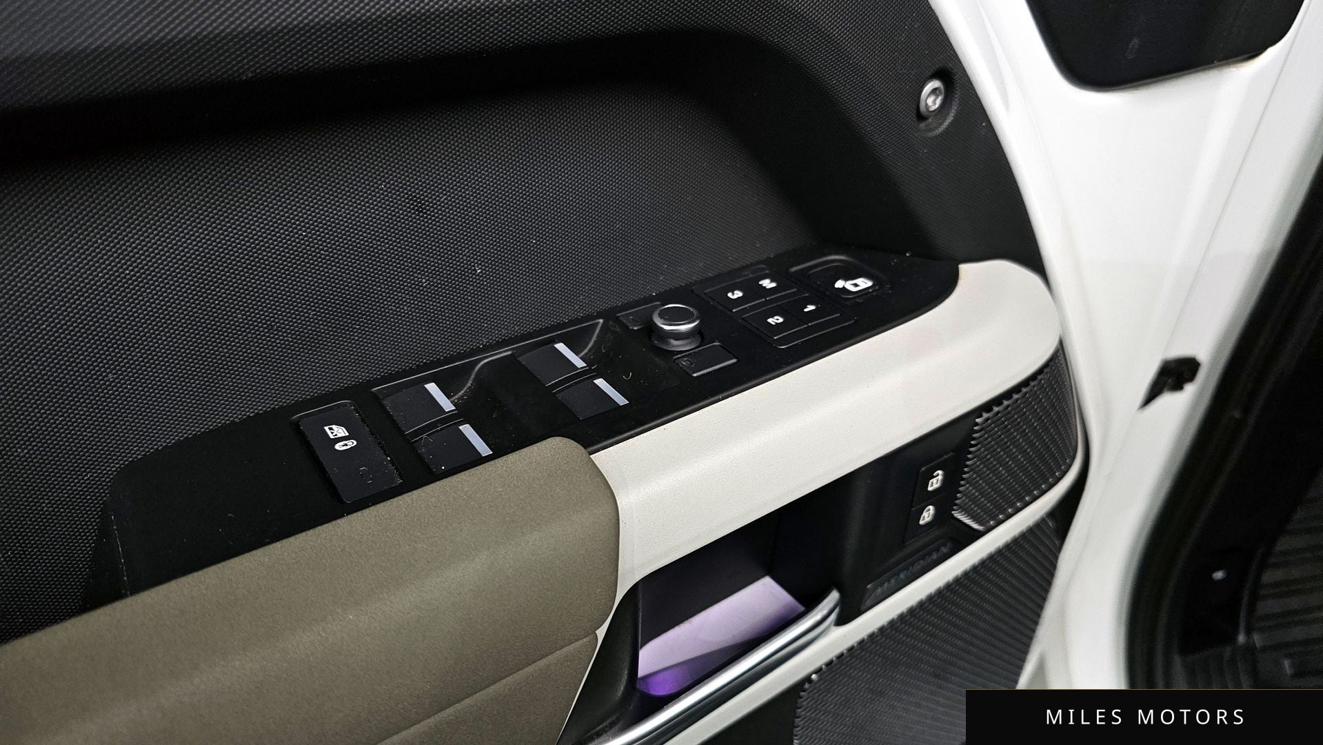 Land Rover 디펜더 (L663) 2020 — миниатюра 17