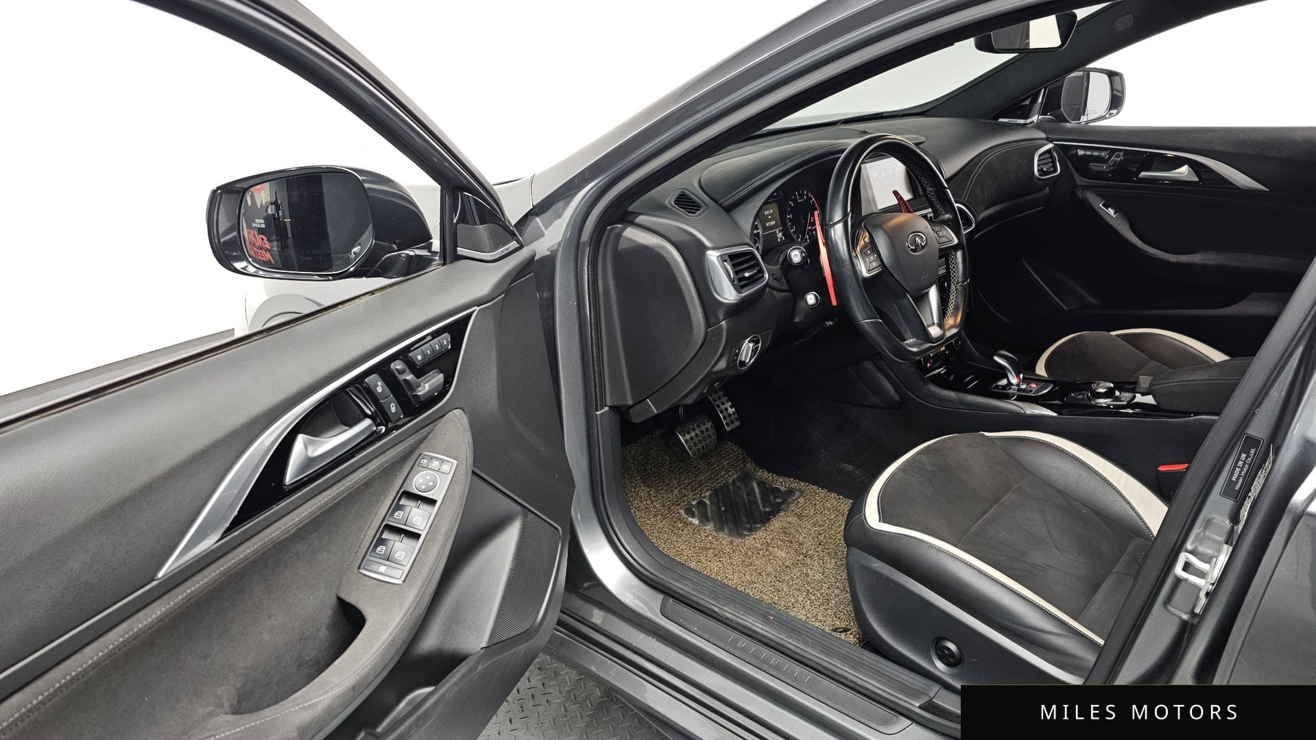 Infiniti Q30 2017 — миниатюра 11
