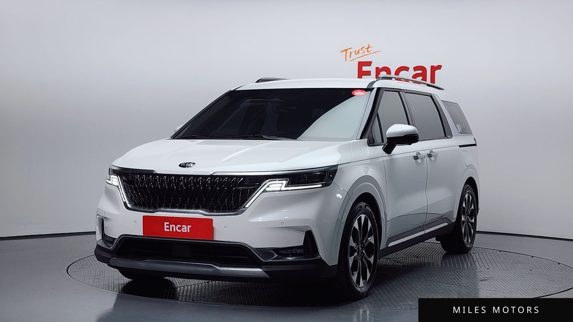 Kia Carnival 2021 — фото 1 из 12