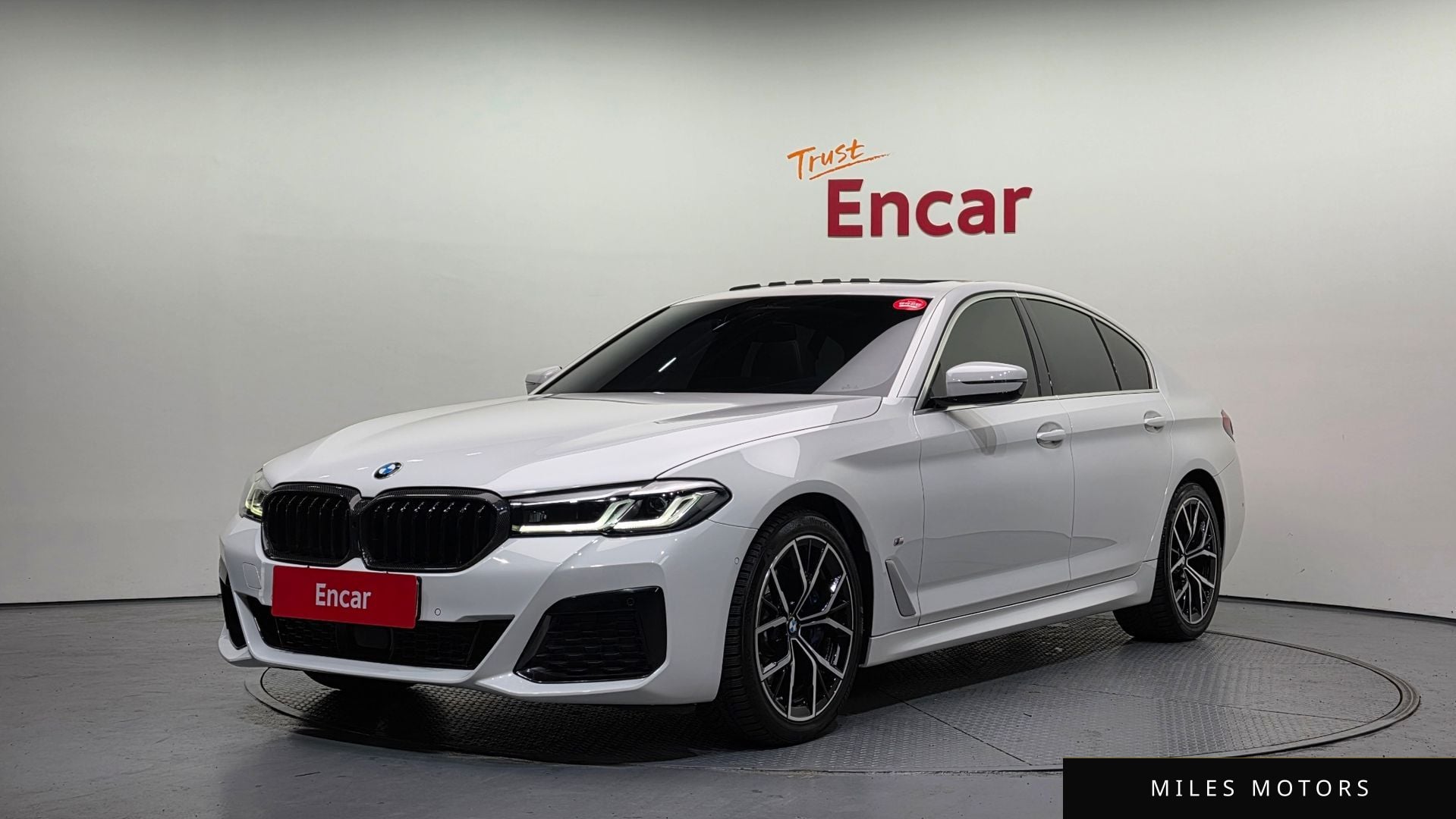 BMW 5 Series (G30) 2022 — фото 1 из 12