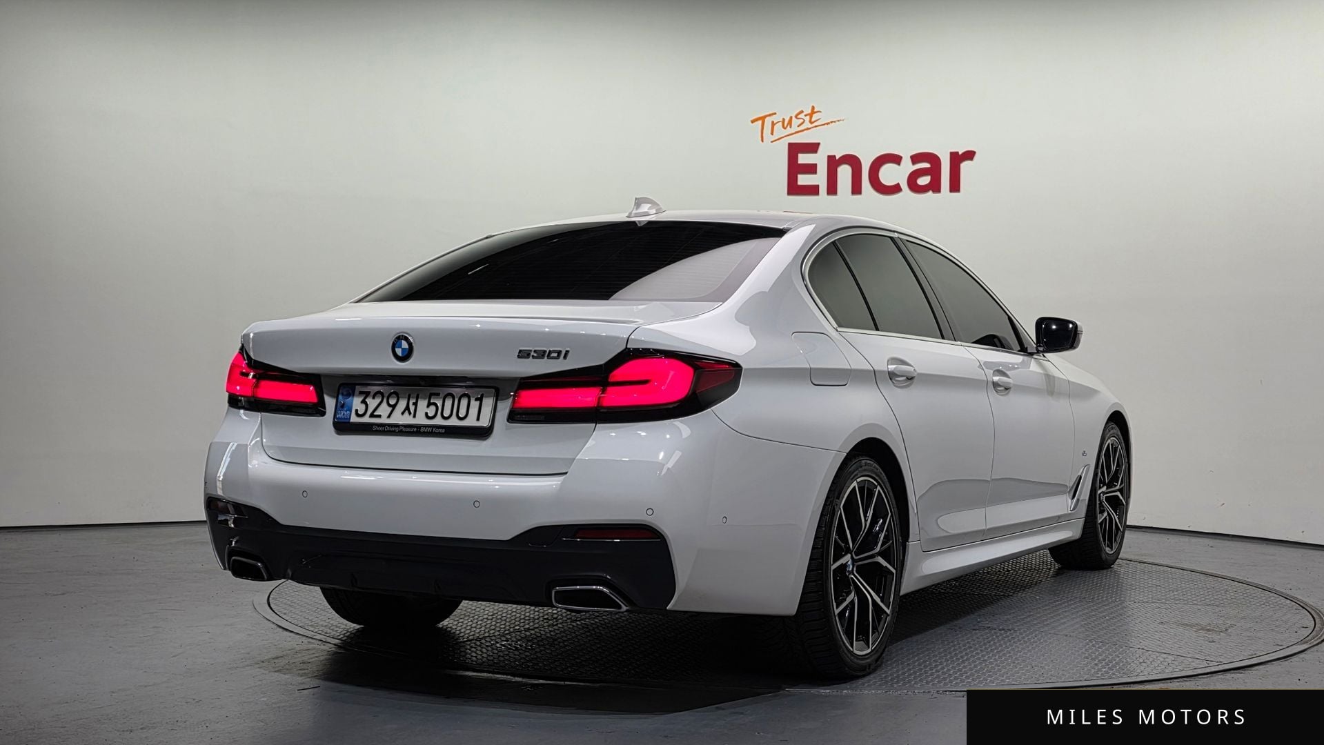 BMW 5 Series (G30) 2022 — миниатюра 2