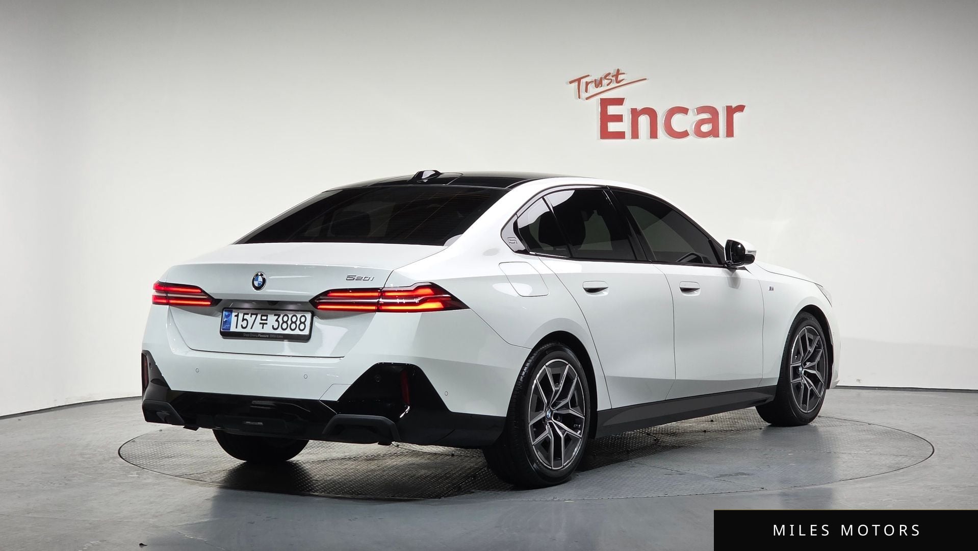 BMW 5 Series (G60) 2024 — миниатюра 2