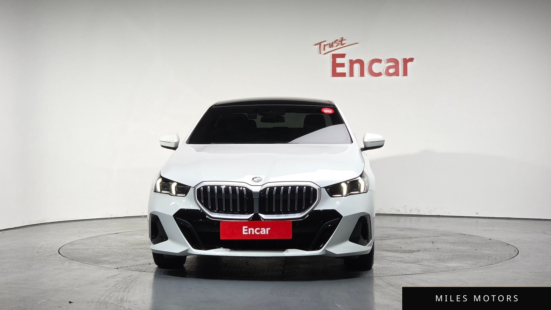 BMW 5 Series (G60) 2024 — миниатюра 3