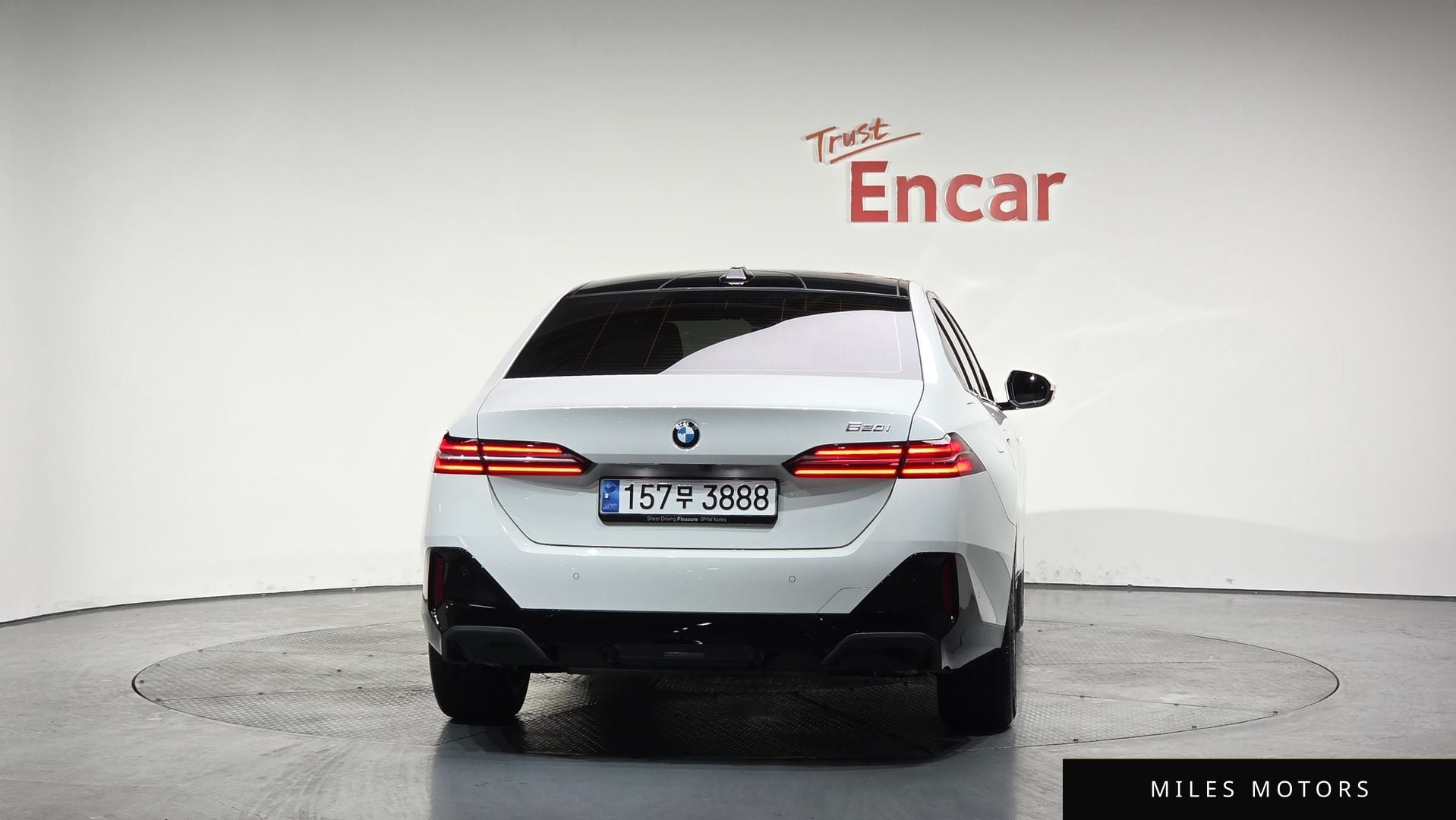 BMW 5 Series (G60) 2024 — миниатюра 4