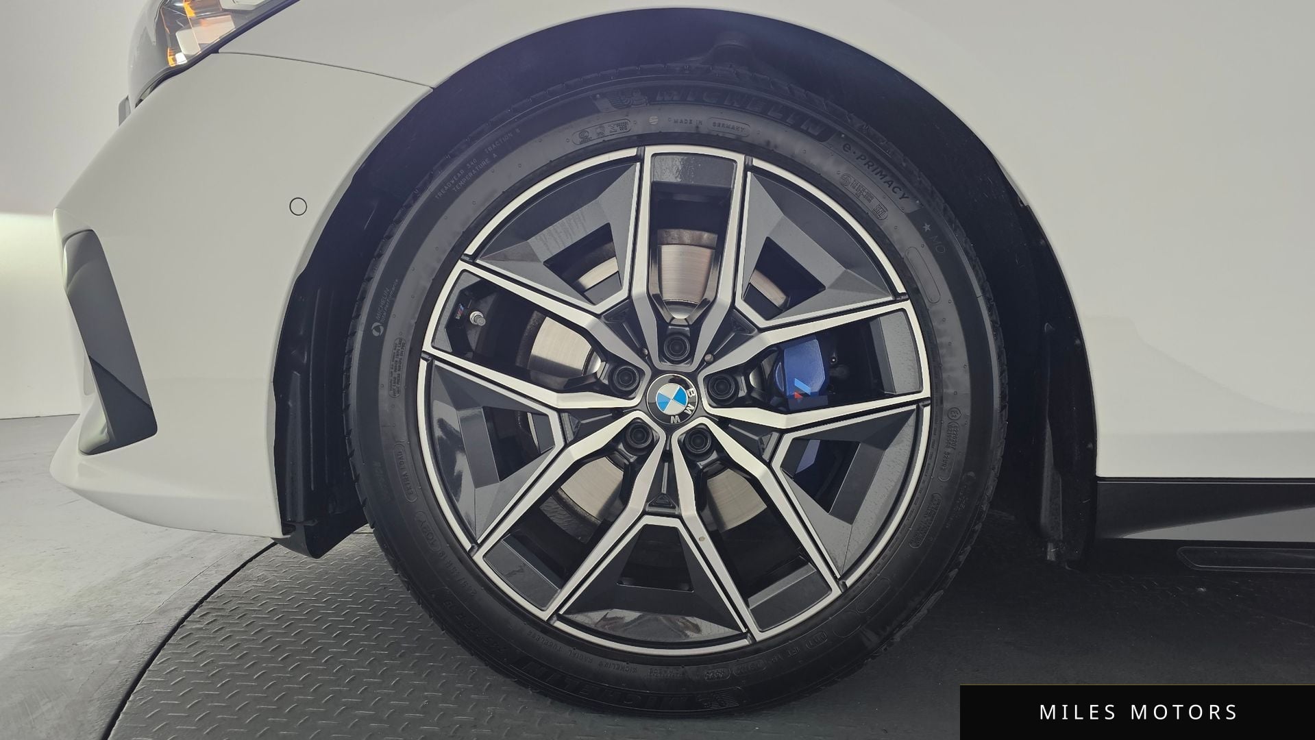 BMW 5 Series (G60) 2024 — миниатюра 5