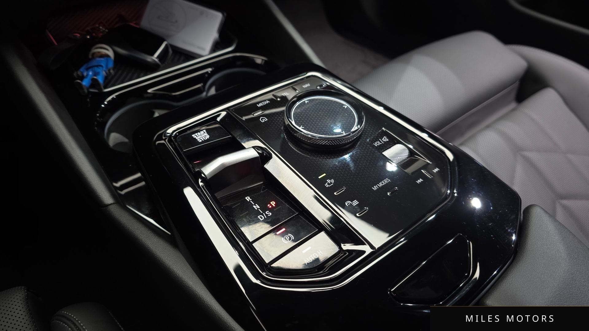 BMW 5 Series (G60) 2024 — миниатюра 9