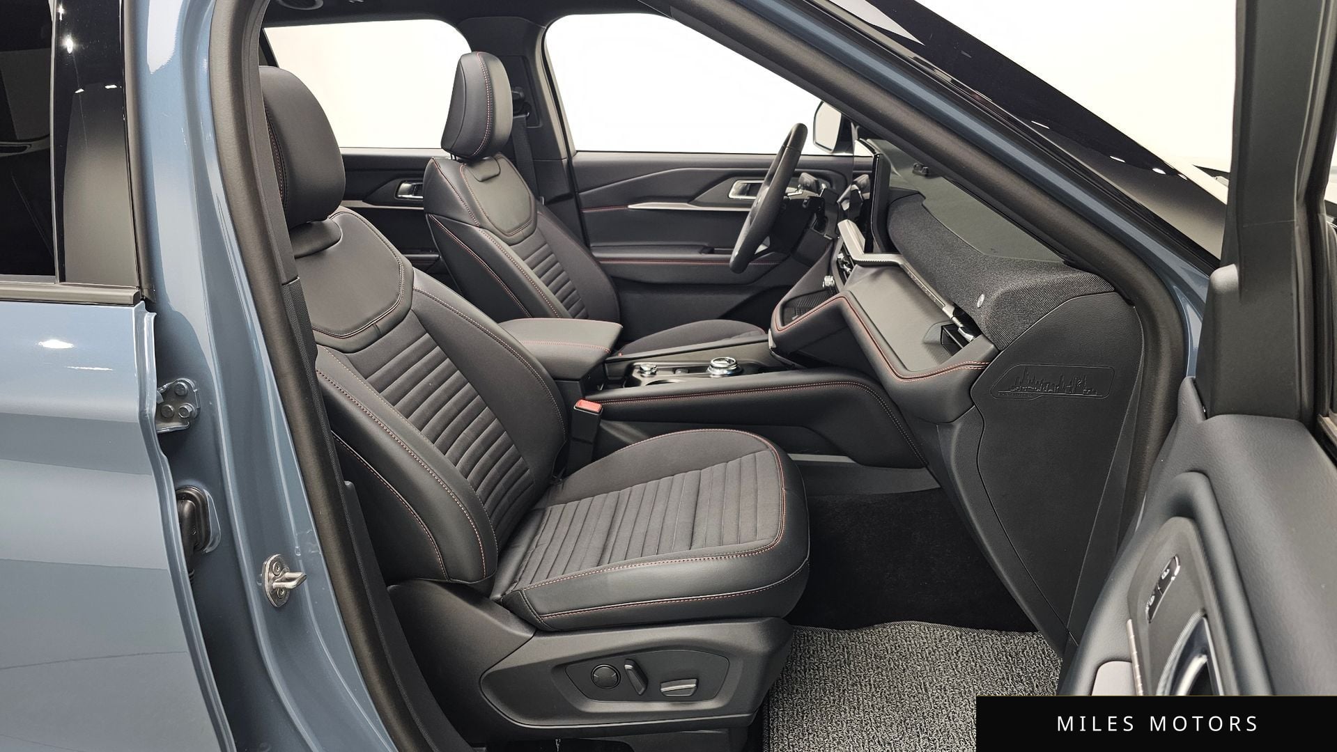 Ford Explorer 2025 — миниатюра 11