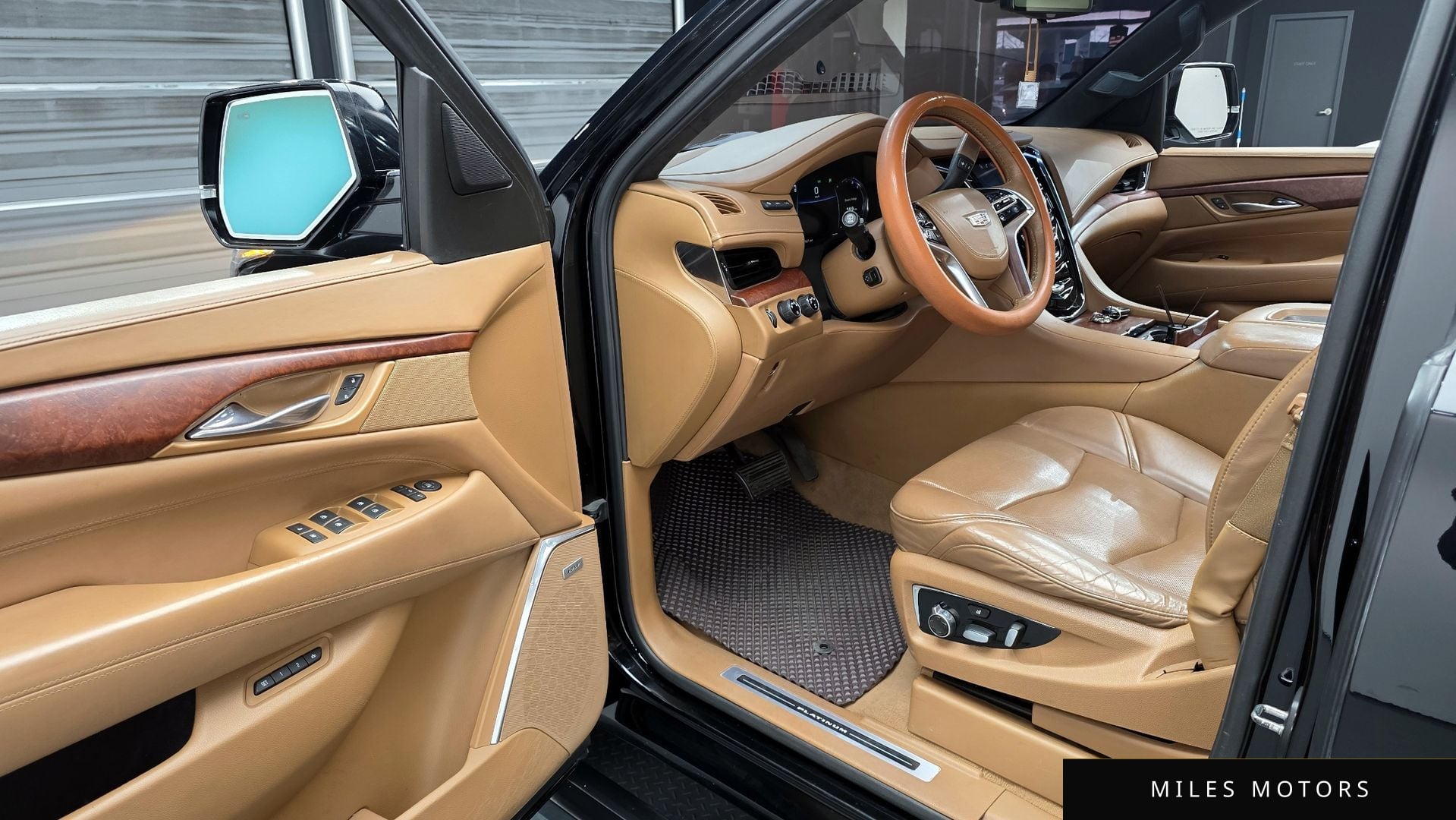 Cadillac Escalade 2017 — миниатюра 11
