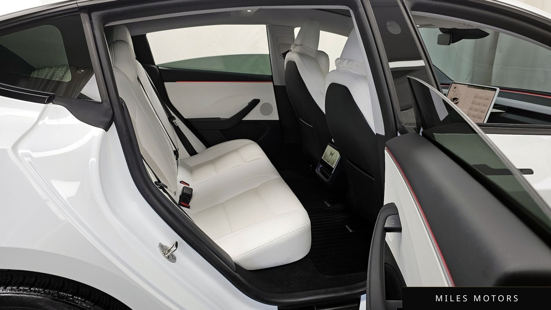 Tesla Model 3 2024 — миниатюра 12