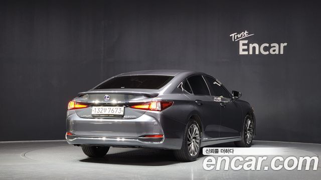 Лексус ES300h 2022 — миниатюра 2