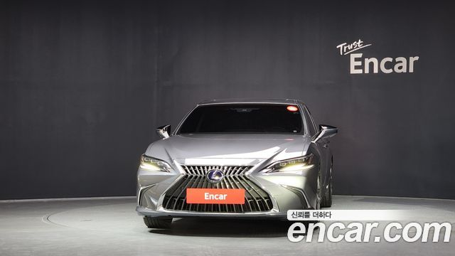 Лексус ES300h 2022 — миниатюра 3