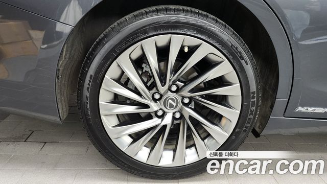 Лексус ES300h 2022 — миниатюра 5