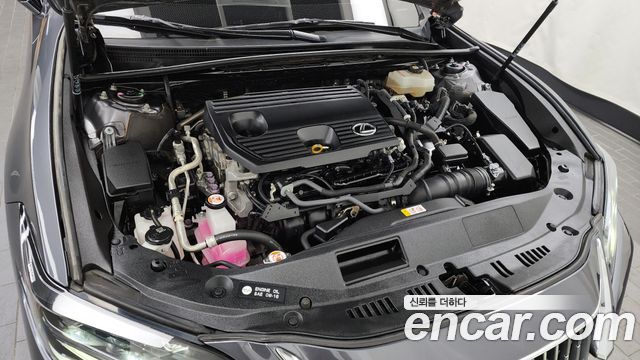 Лексус ES300h 2022 — миниатюра 6
