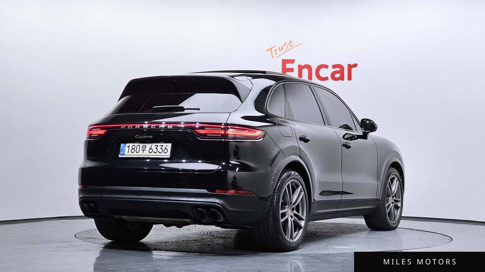 Porsche Cayenne 2023 — миниатюра 2