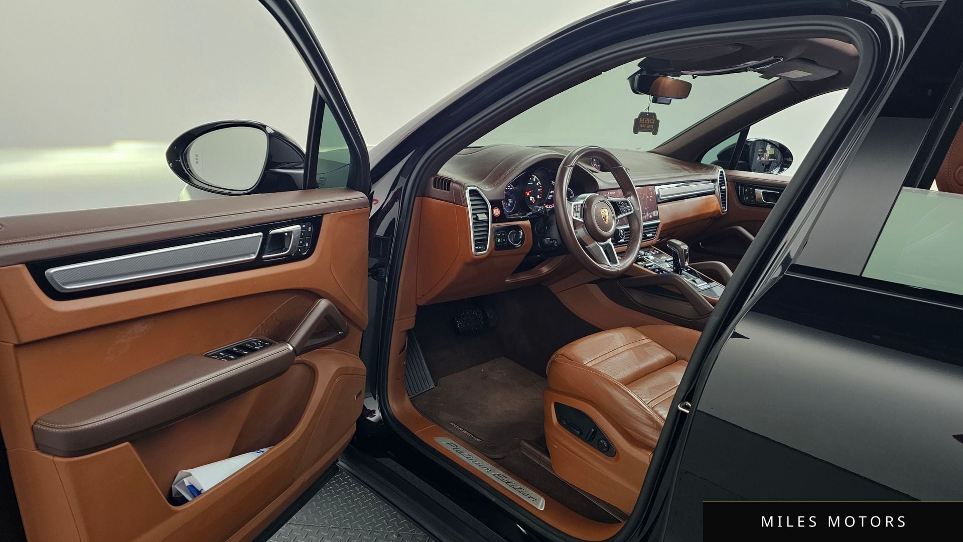 Porsche Cayenne 2023 — миниатюра 10