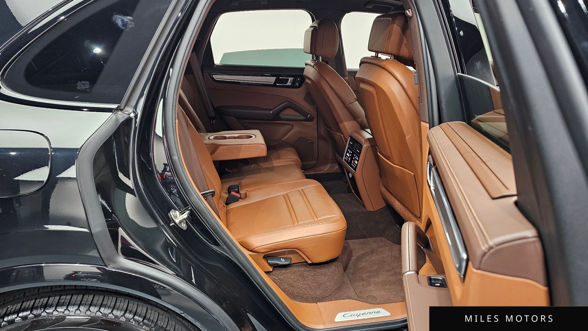 Porsche Cayenne 2023 — миниатюра 12