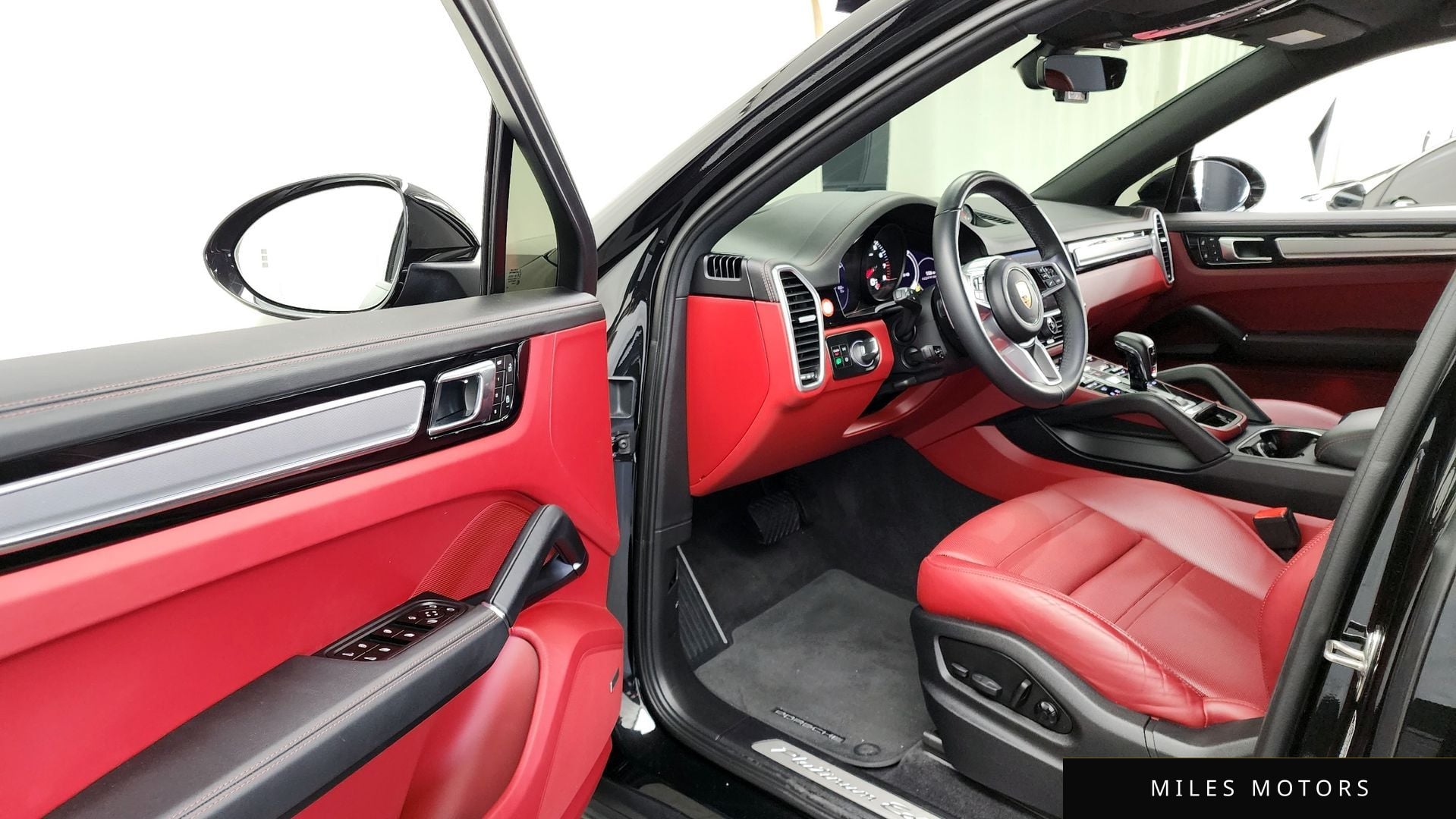 Porsche Cayenne 2023 — миниатюра 10