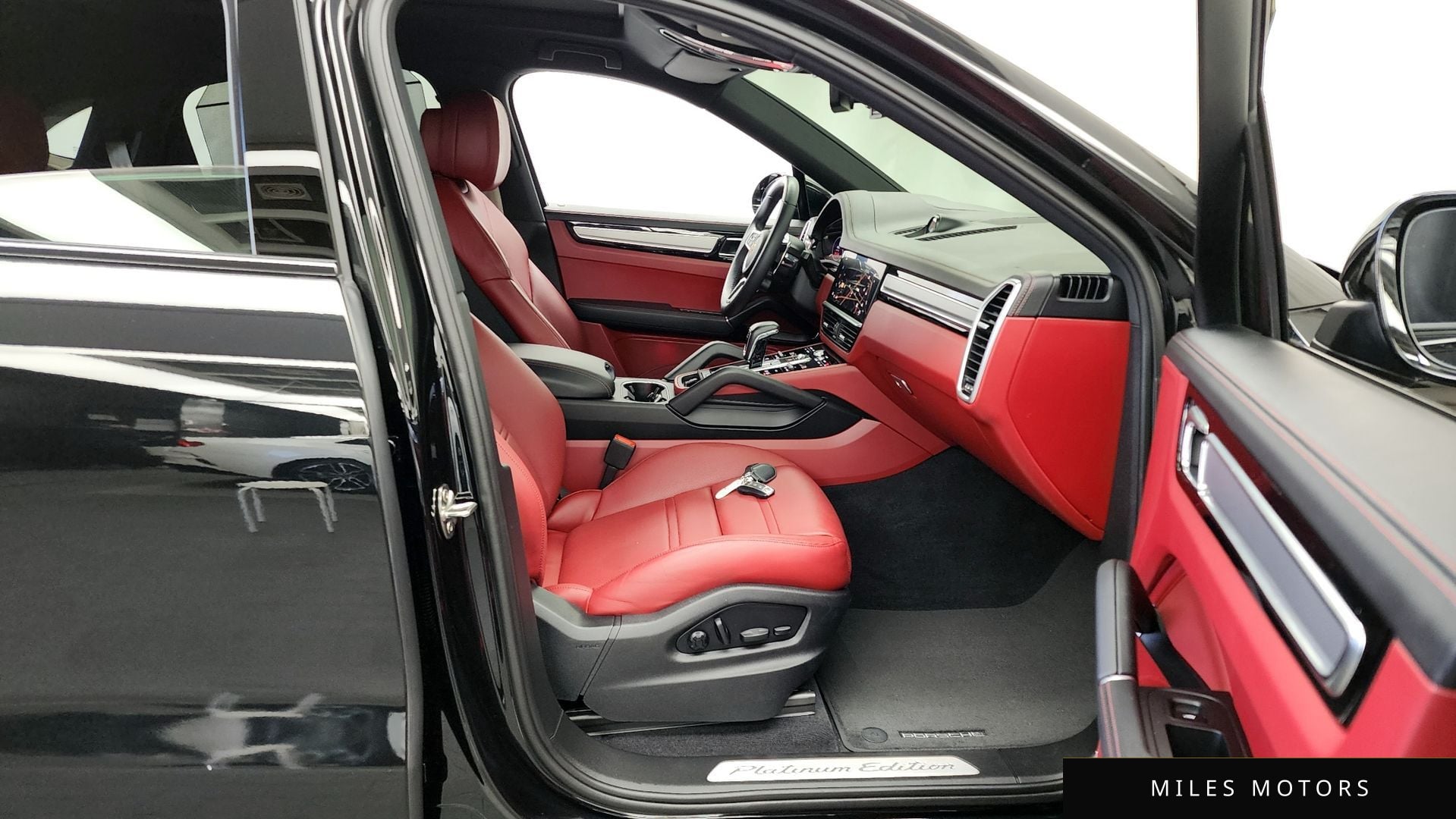 Porsche Cayenne 2023 — миниатюра 11
